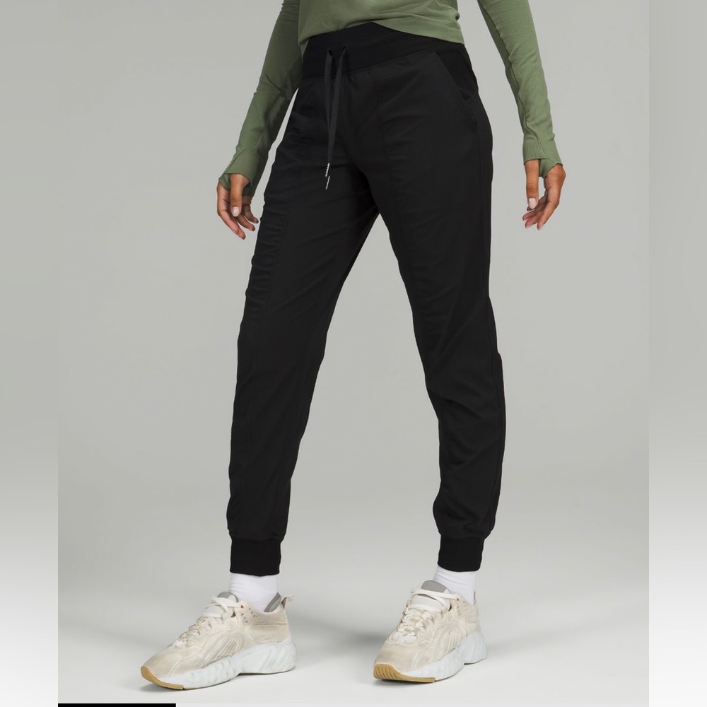Lululemon Dance Studio Joggers - size 6